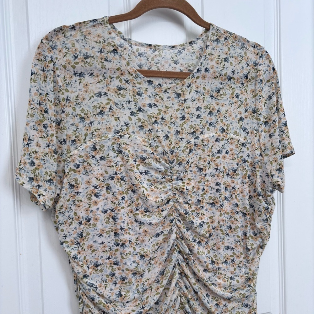 Ivory Floral Ruched Top | Torrid Size 2 - Picture 4 of 8